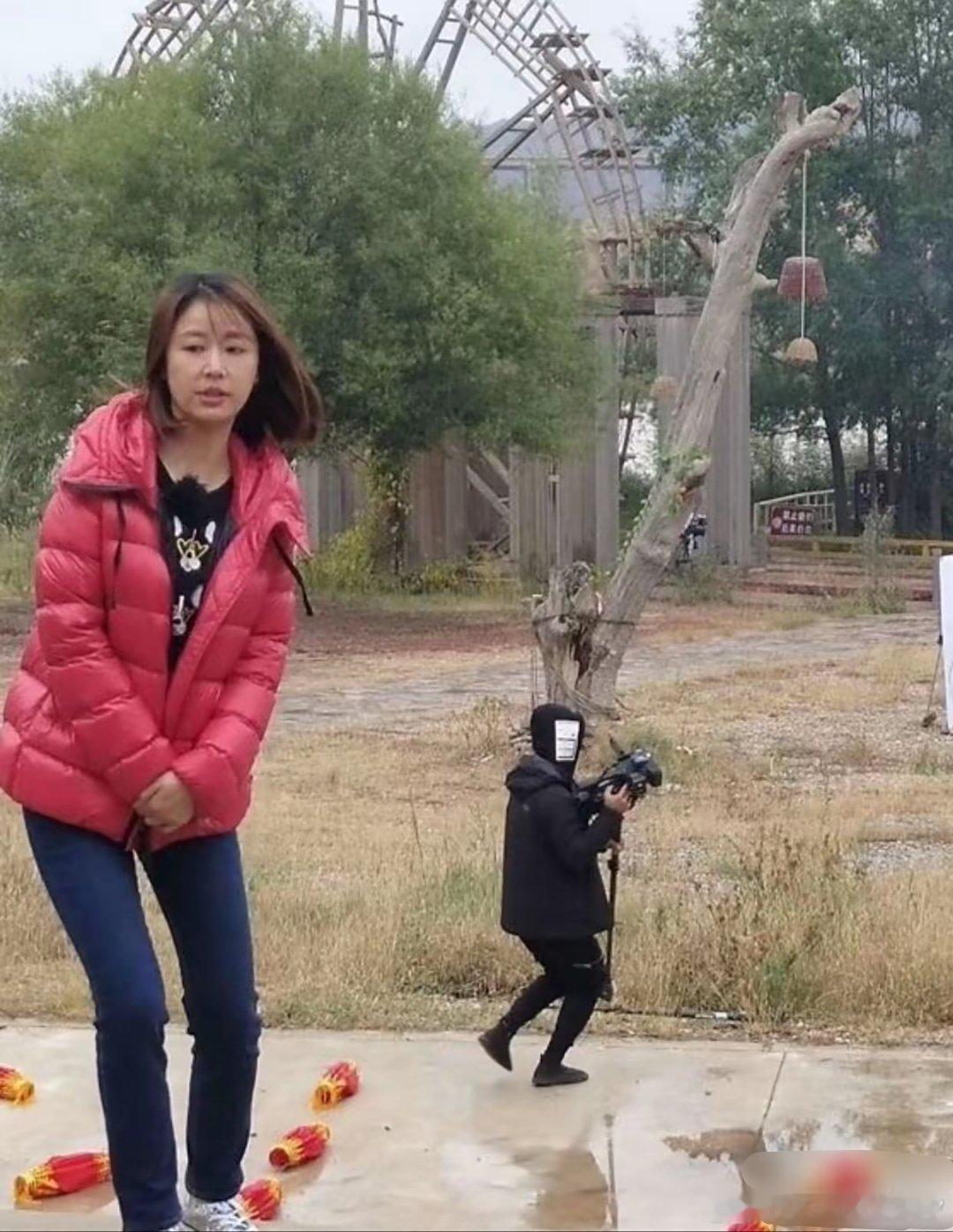 这是林心如？穿这件羽绒服就像村口的大姨。 ​​​