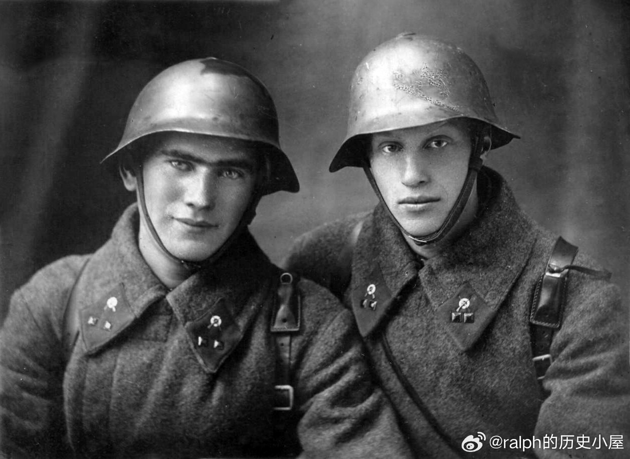 1941年10月12日苏军步兵第328师步兵第1105团在科斯特罗马开赴前线期间