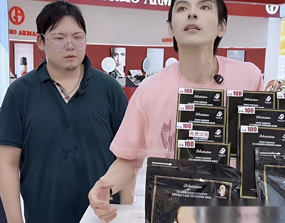 不得不说向佐很会抓流量，近日因为易立竞的采访，很多人对他路转粉，甚至是黑转粉，趁