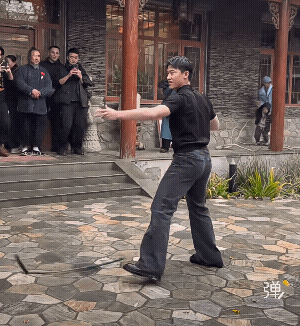 小伙子看着就精神！