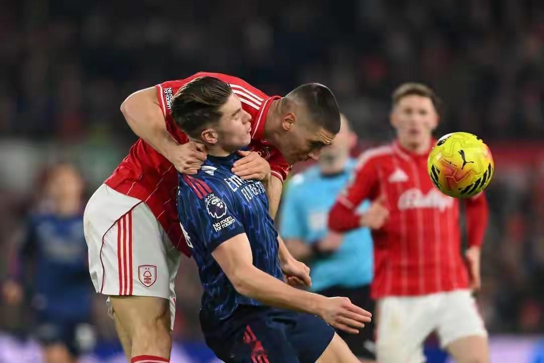 2025-26赛季英超第22轮战罢，阿森纳辜负曼联击败曼城的“大礼”，客场0-0