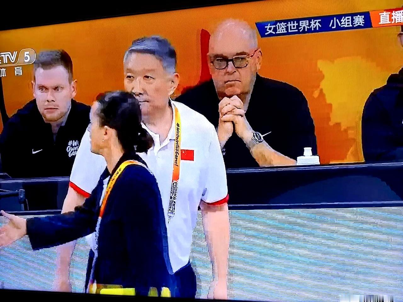 当今天比分被拉到20分时,像阀门被拧开,气势哗地涌出来。
中国女篮打意大利赢了2