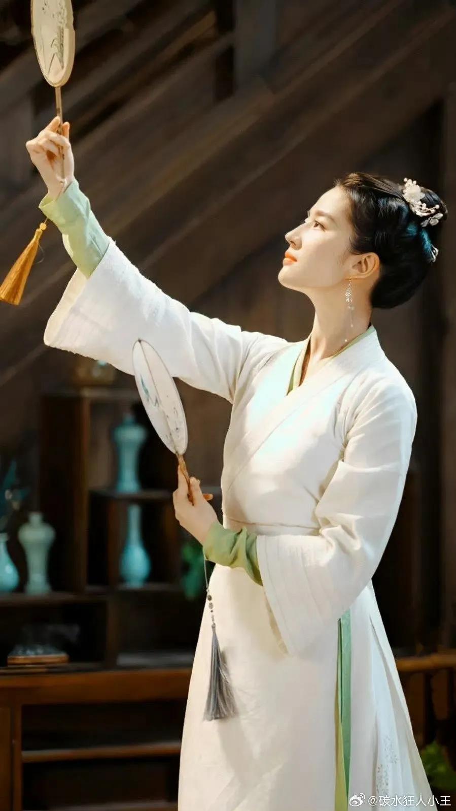 《梦幻联动！刘亦菲为李现<人生若如初见>打call，李现回谢“红豆”，梦回<去有