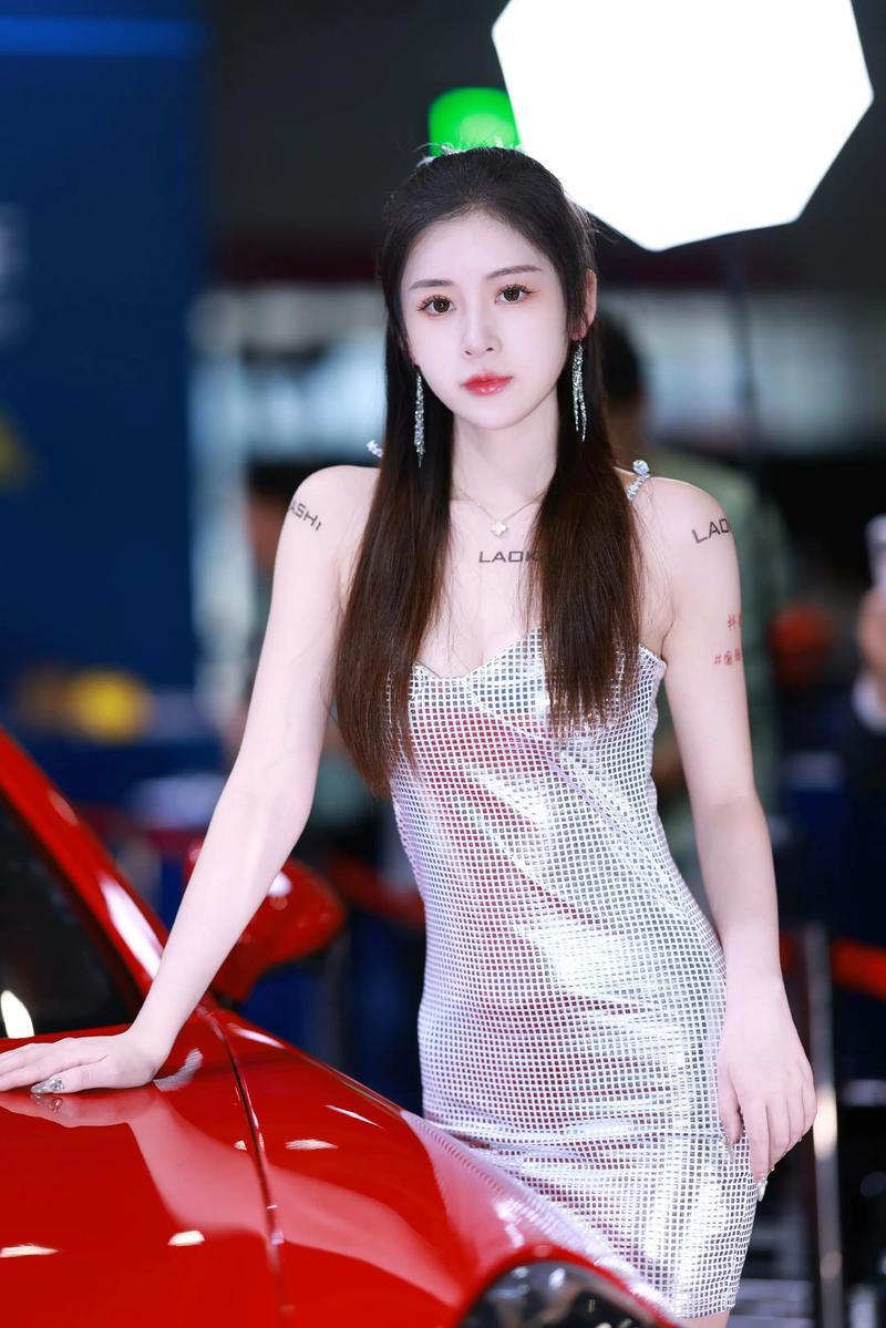 什么样的女生才能称得上美女?为什么车模个顶个都是超级大美女？