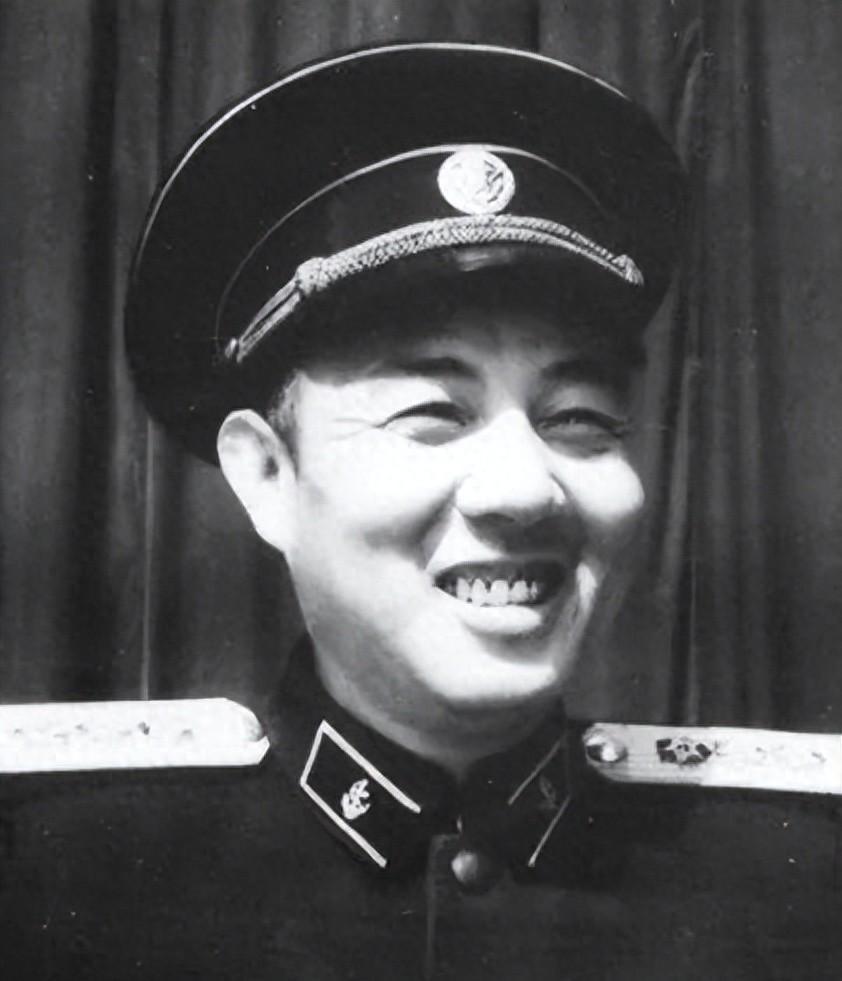 1959年，海军政委钟情24岁舞蹈演员，肖劲光司令员公开支持他们的决定是真的吗？