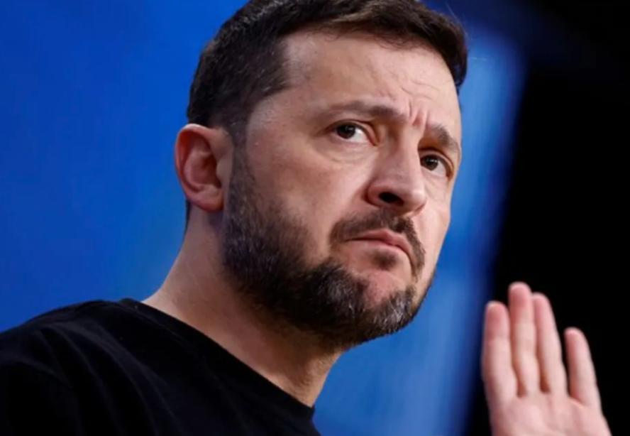 俄乌“和平计划”充满变数 ，国际媒体分析各方能否在激烈博弈中找到平衡点。

桌上