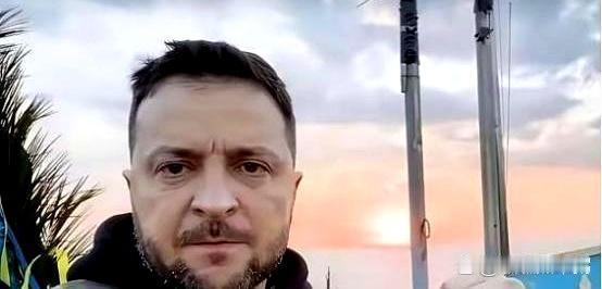 有人捧他为民族英雄，有人骂他卖国贼，甚至扯出“犹太暗线”的荒诞阴谋论。别扯淡了，