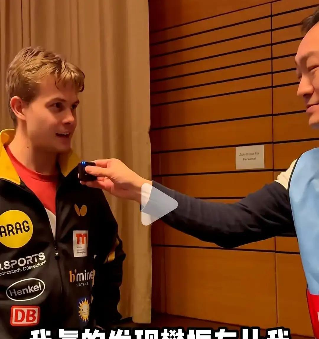 冠军的终极心法，居然是先学会输。
而且要输得彻底。
你以为他在丢分？
他的眼睛正