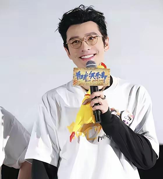 你能吐槽黄晓明演技忽上忽下，也能调侃他选剧本眼光偶尔掉线，但没人能瞎掰他的人品不