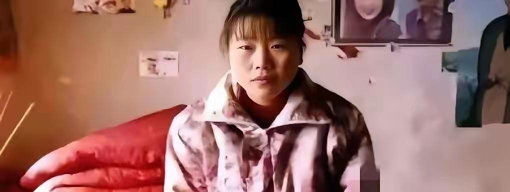 四川一军人退伍后开大车，跑车时救下一对跳河的母女，带到自己家中暂时安顿。当女人准