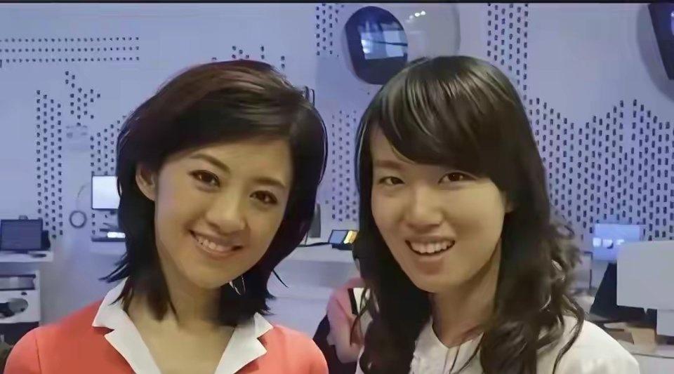 许戈辉和二十岁女儿合照，女儿相貌酷似父亲丁健，和许戈辉像姐妹 ​​​