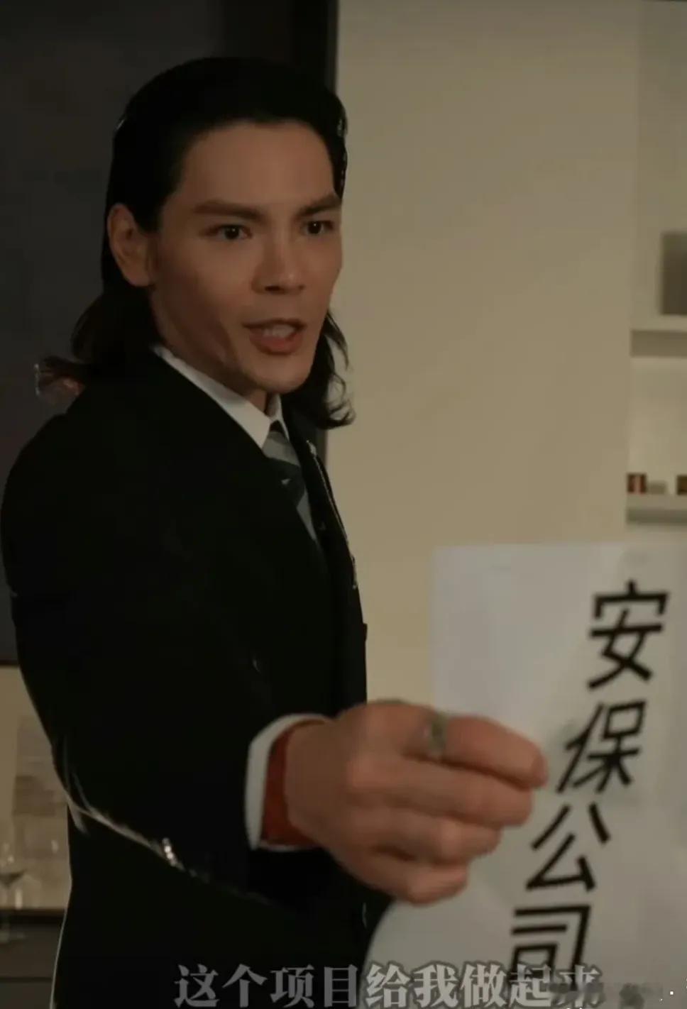 向佐，连夜冲上热搜！6月13日深夜，向佐登上热搜。令人没有想到的是，这一次，向佐