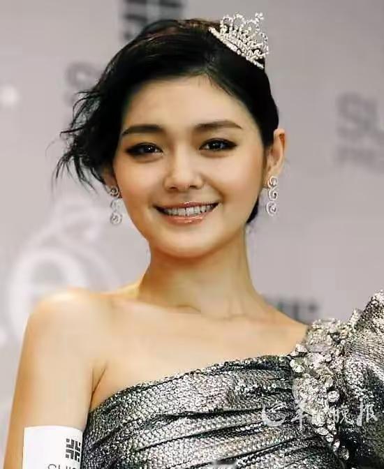 骂具俊晔“一毛不拔”的，根本没看懂他真正的“武器”。
外界都盯着他的钱包，以为爱