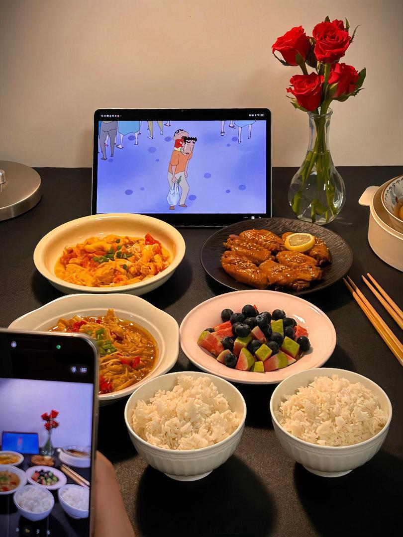 如果别人问我会做饭吗 我会说我只会煮泡面 如果是你的话 我会问你想吃什么🍚 