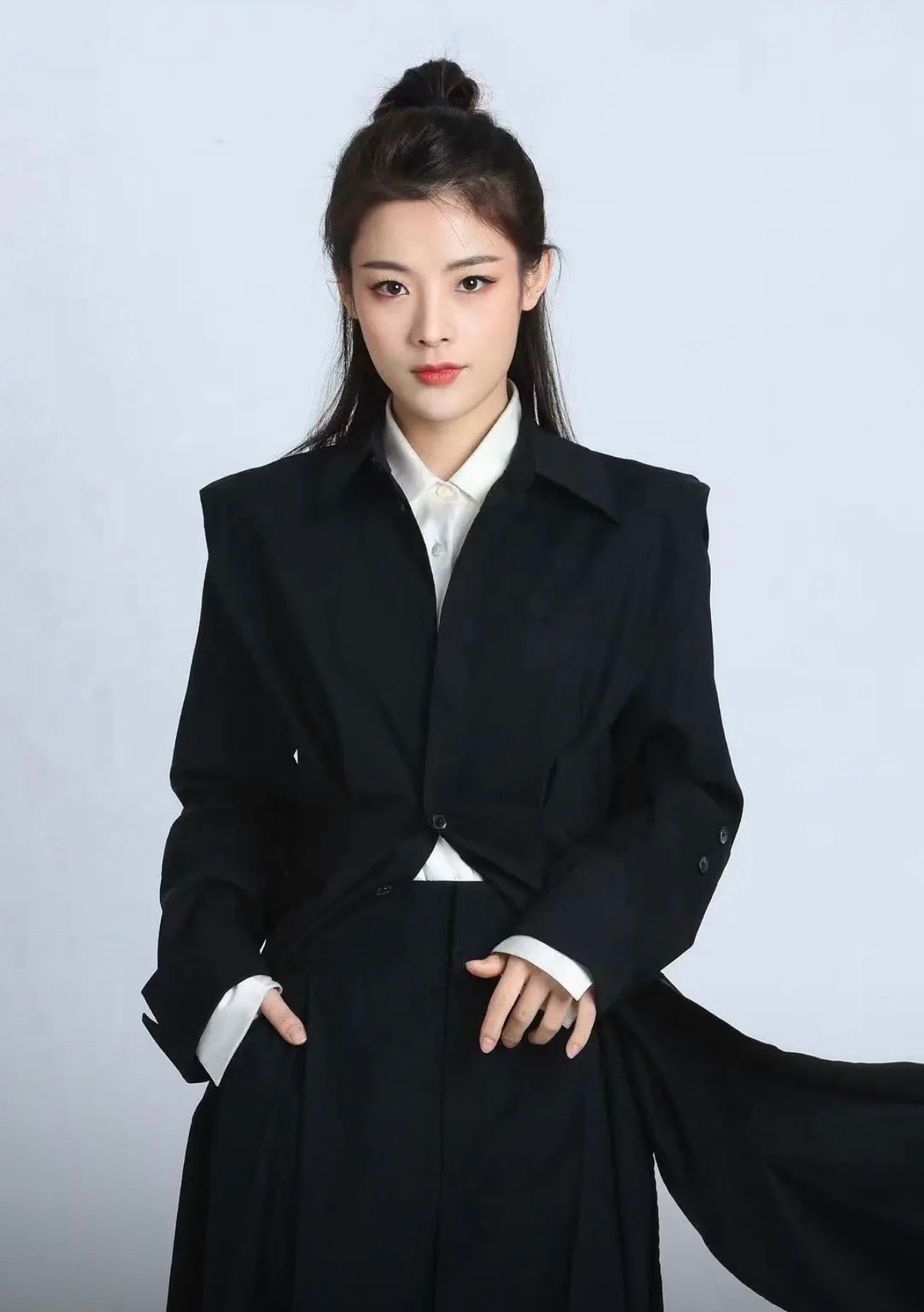 【人像摄影】青年越剧演员陈丽君。陈丽君干一行行一行行行陈丽君以实力诠释跨界魅力陈