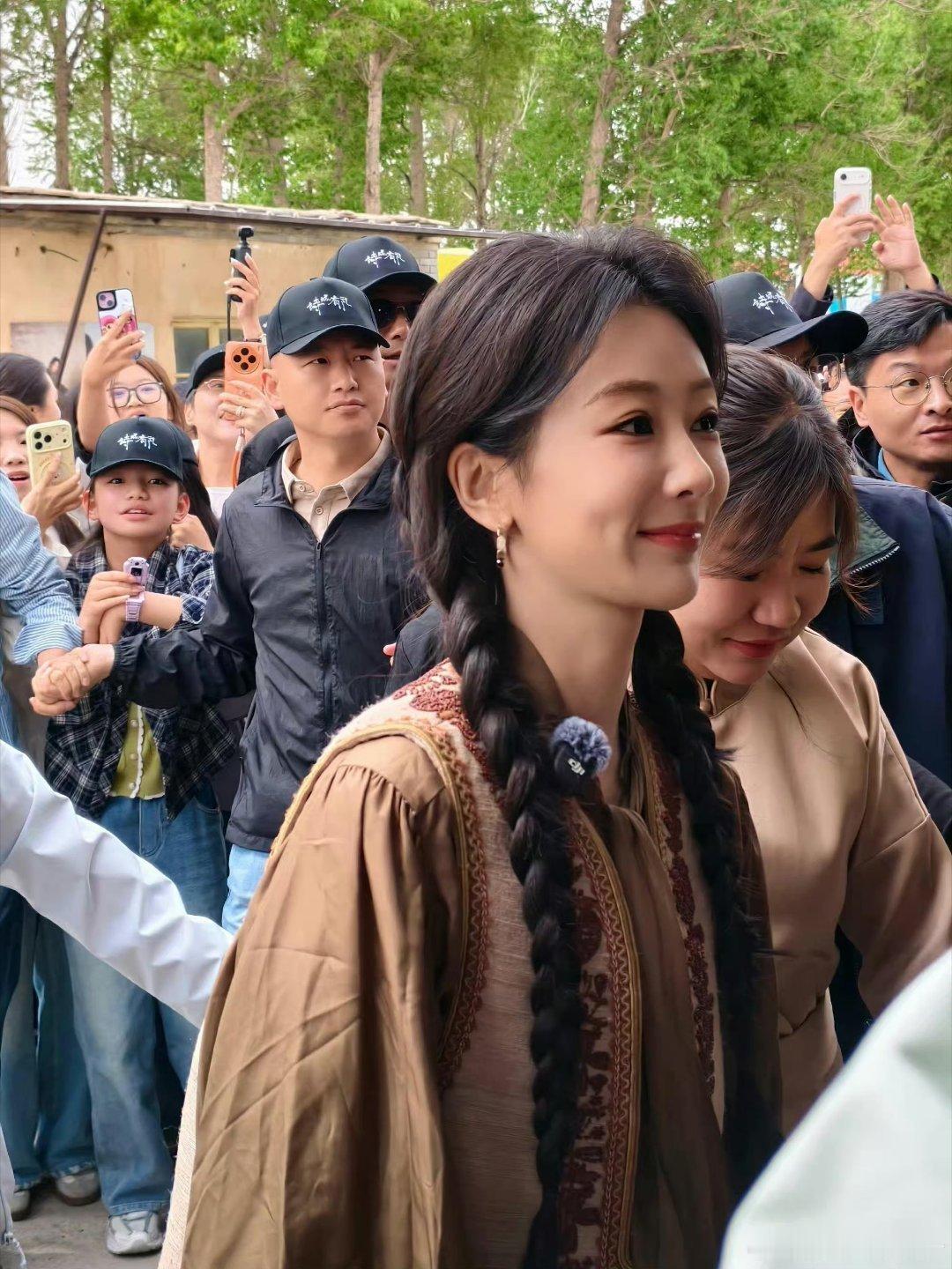 好伟大的脸蛋儿 看不够根本看不够 紫紫这颜值也太美了 