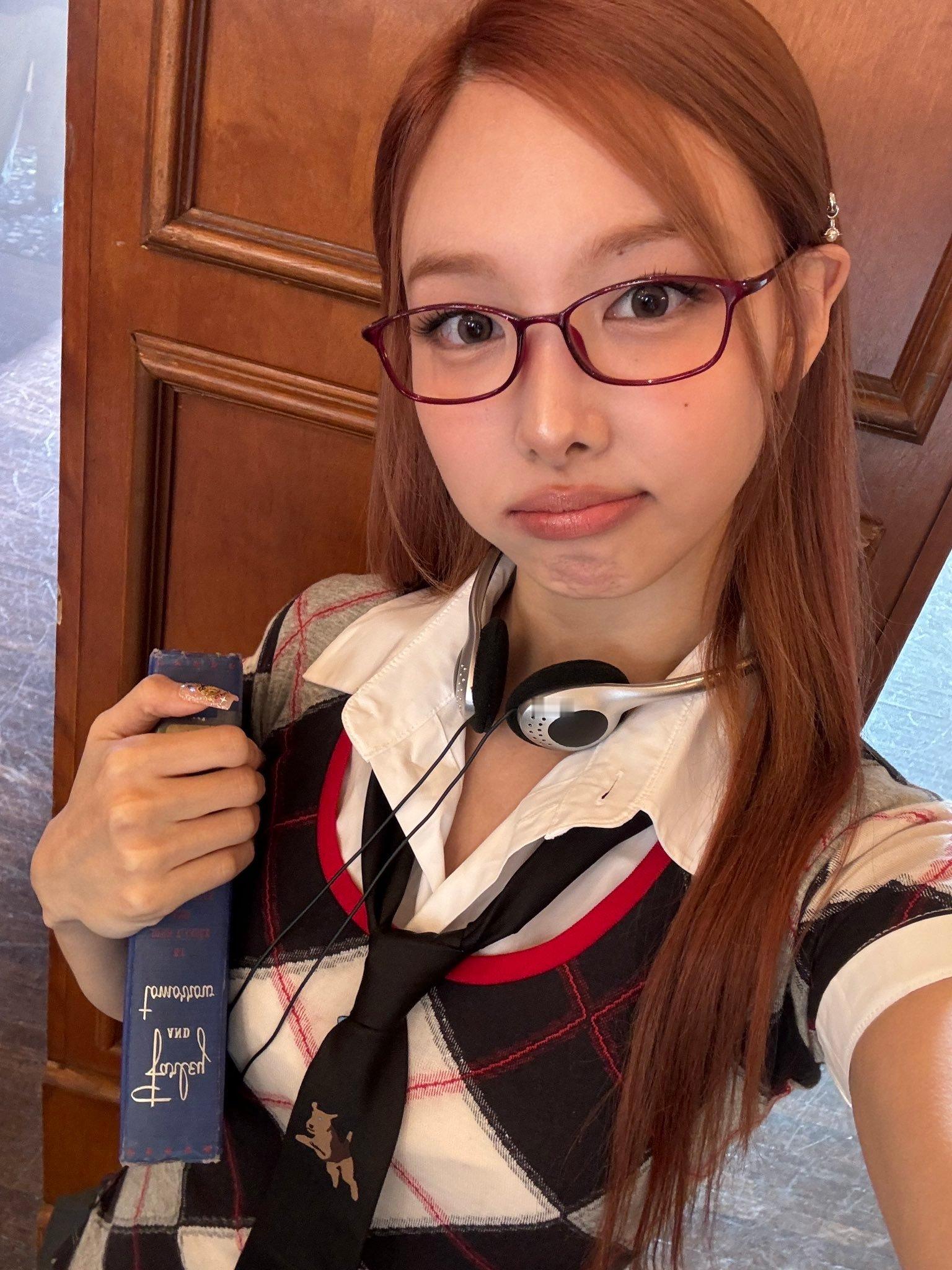 ♥️🐰♦️*林娜琏//好喜欢这套妆造 我存>_< ​​​