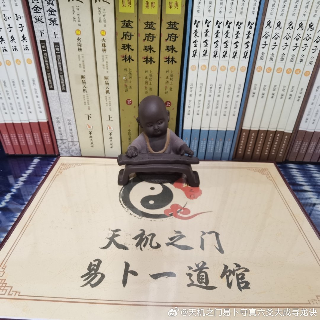 迎来双胞胎宝宝，父母都希望两个孩子名字相互呼应，寓意美好，昆明天机之门旗下易卜一