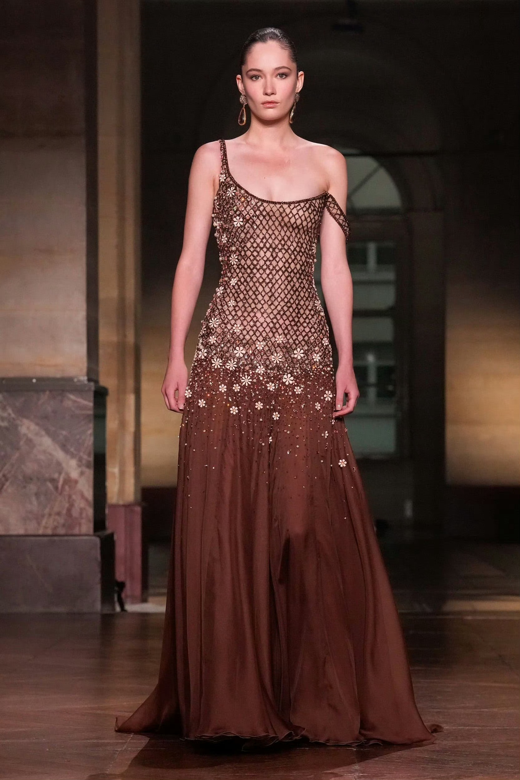 文淇高定配高珠🈶 文淇上影节演绎Georges Hobeika 2025秋冬高