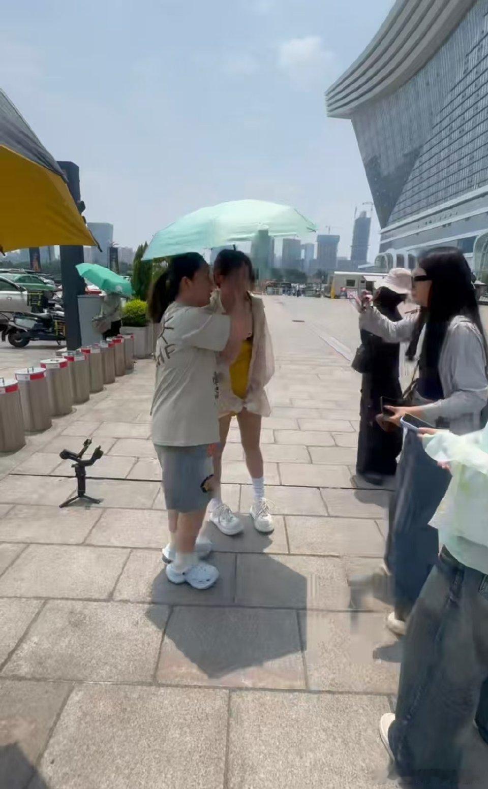 成都人的夏天有多少清凉惊喜成都人的夏天，清凉惊喜满满。可赴山野玩水，享青城山之幽