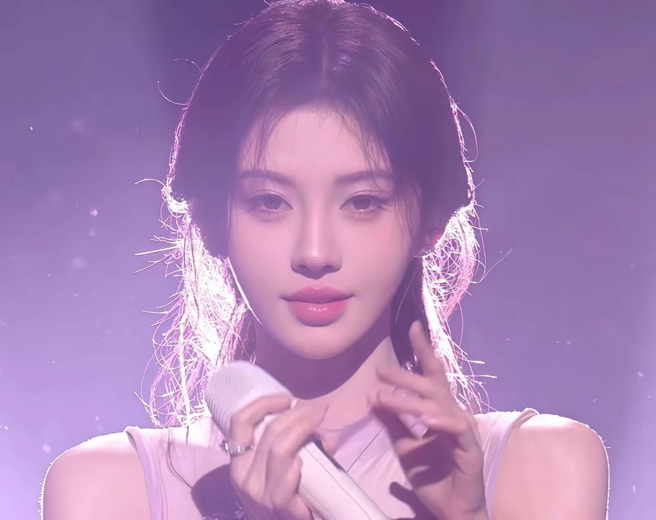 [吃瓜群众]都说“鞠婧祎整容”？[思考]有一说一，脸型从开始到现在，貌似没啥变化