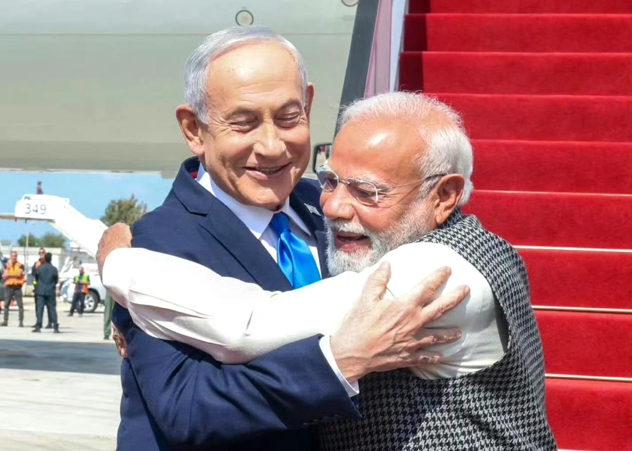 莫迪访问以色列，内塔夫妇接机。 ​​​