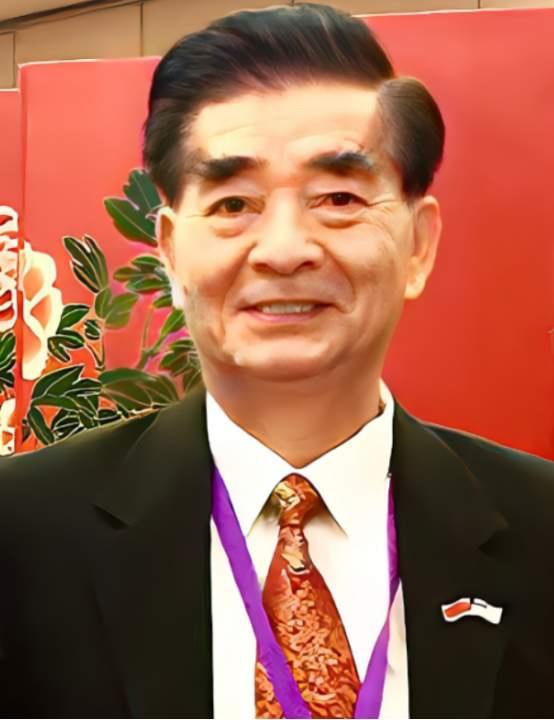 你敢信吗？一个被美国安插在中国潜伏了多年的间谍头子，居然是个天天笑眯眯、热心肠到
