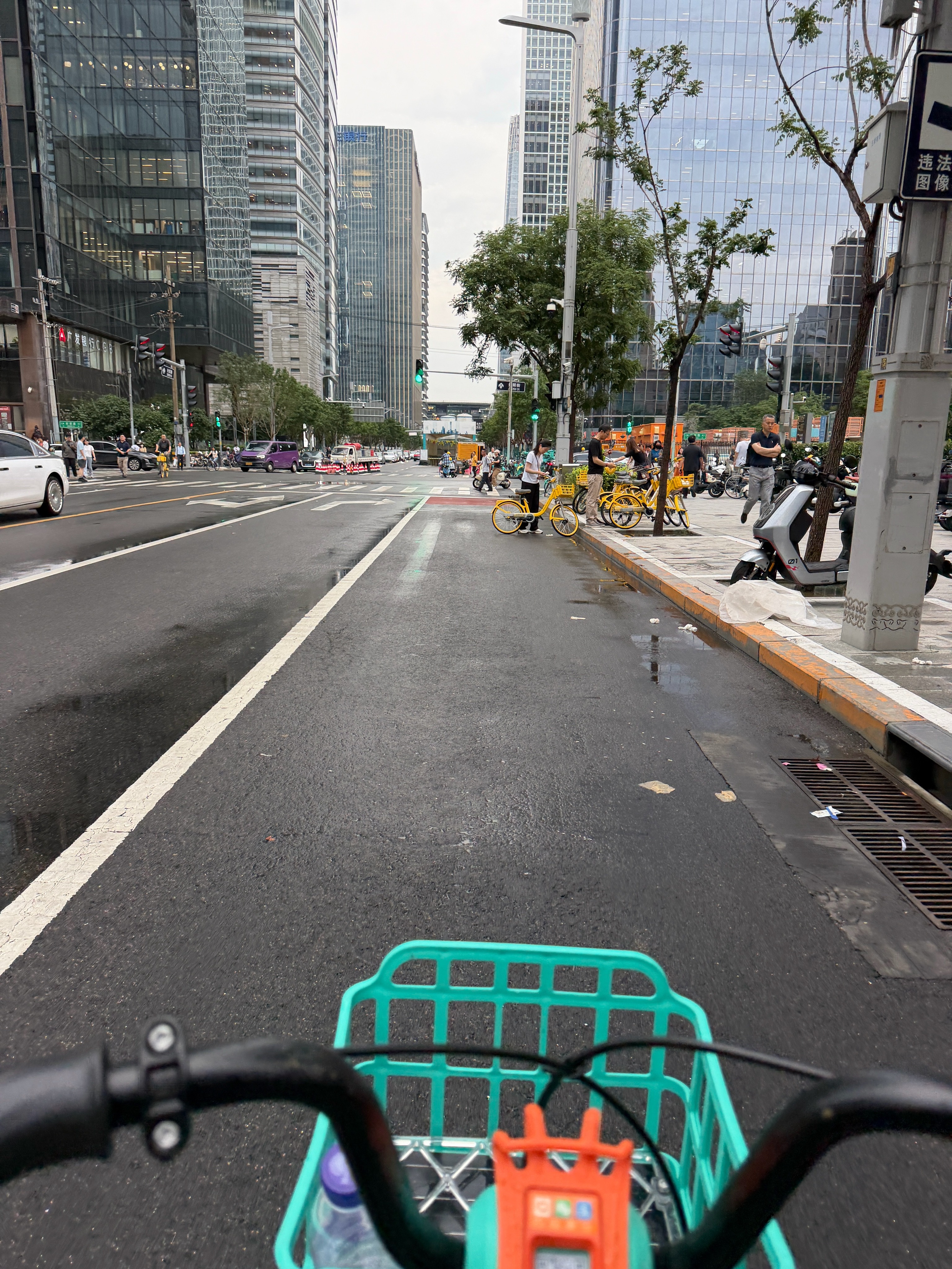 上一次在帝都骑车蹓跶，是近30年前了。 