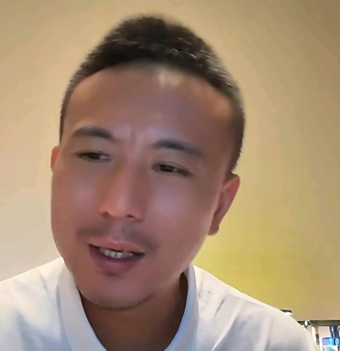 前国脚毛剑卿透露，有很多家长实在让他们这些青训教练反感。
毛剑卿在直播时表示，他