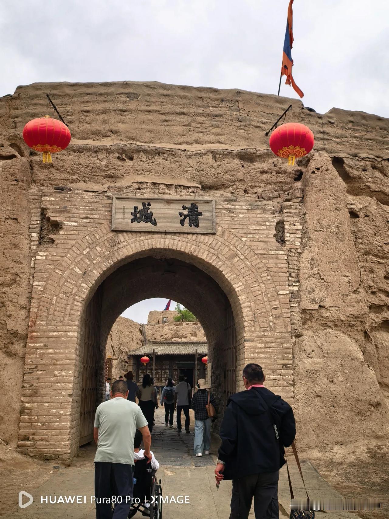 发一张图片，让我猜出你在哪里拍的西部影视基地六七十年代景象再现