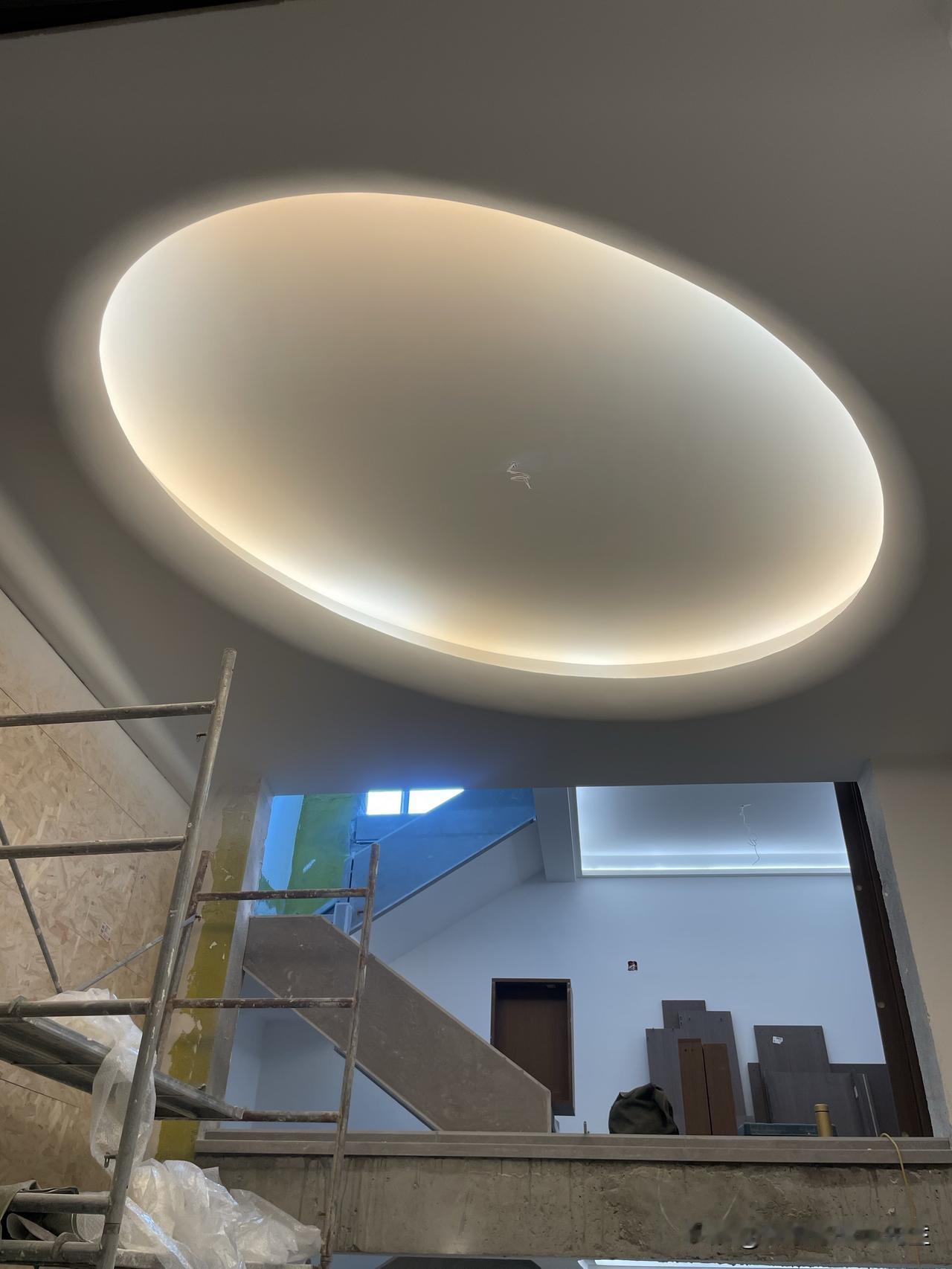 地下室挑空椭圆造型天空之眼，上漆后效果真是好看 挑空大厅设计 弧形挑空