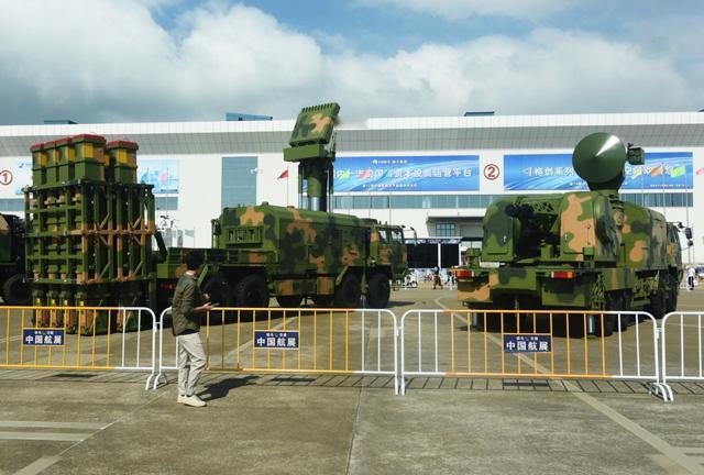 三面夹击？看懂这盘全球棋局的真实逻辑

最近国际局势有点热闹：东边日本防卫预算飙