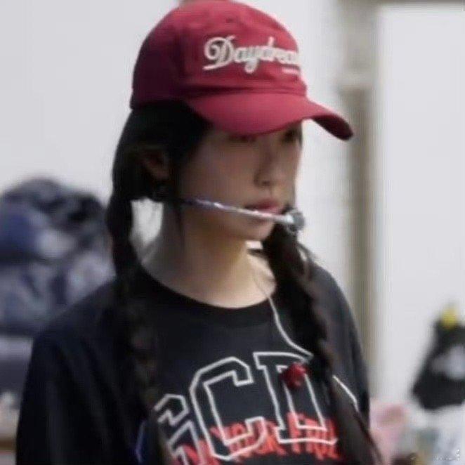 虞书欣头发都跳散了虞书欣跳舞前VS跳舞后 虞书欣头发都跳散了 