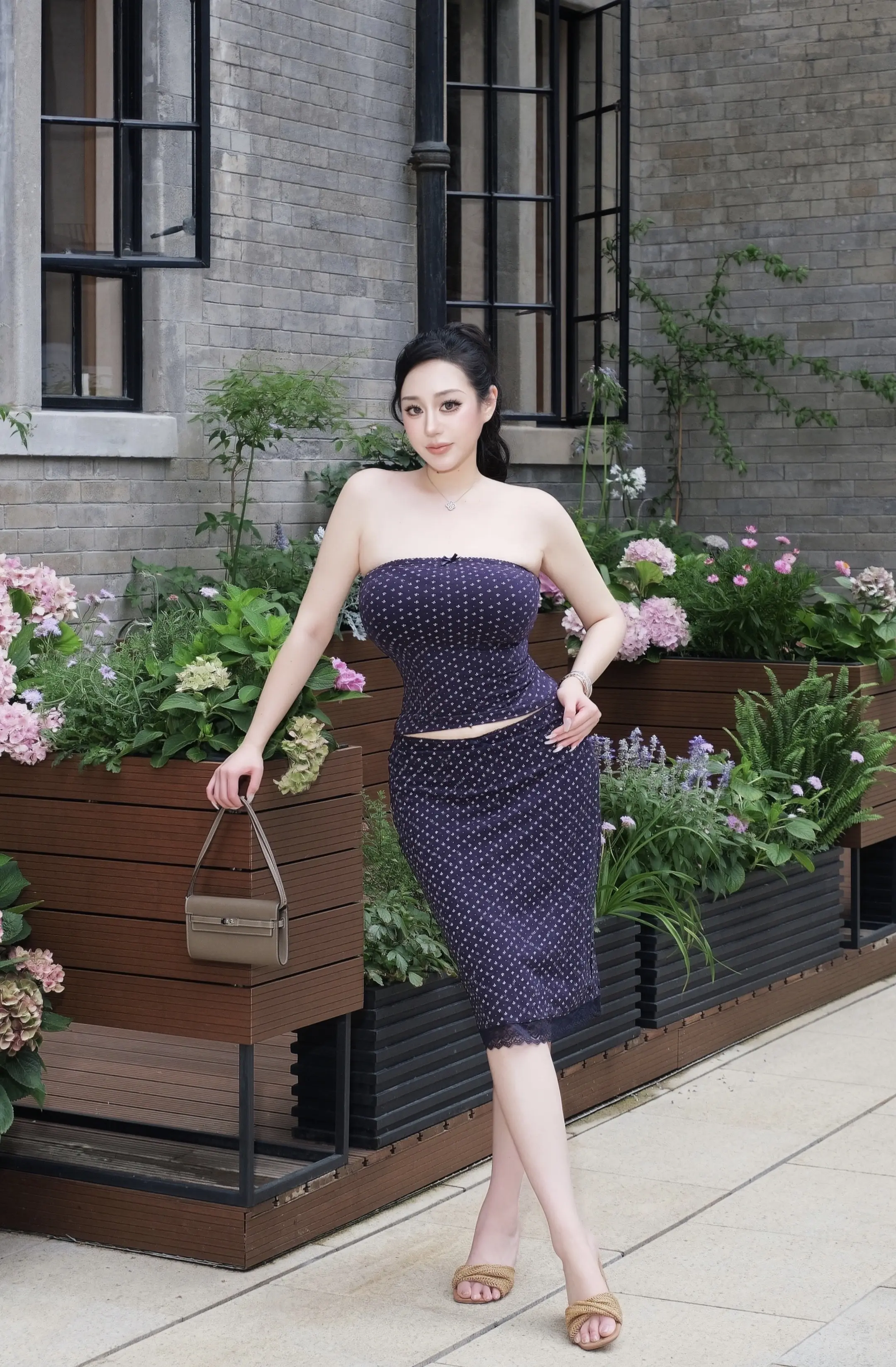 虽然充满了女人味但我只是个小女孩