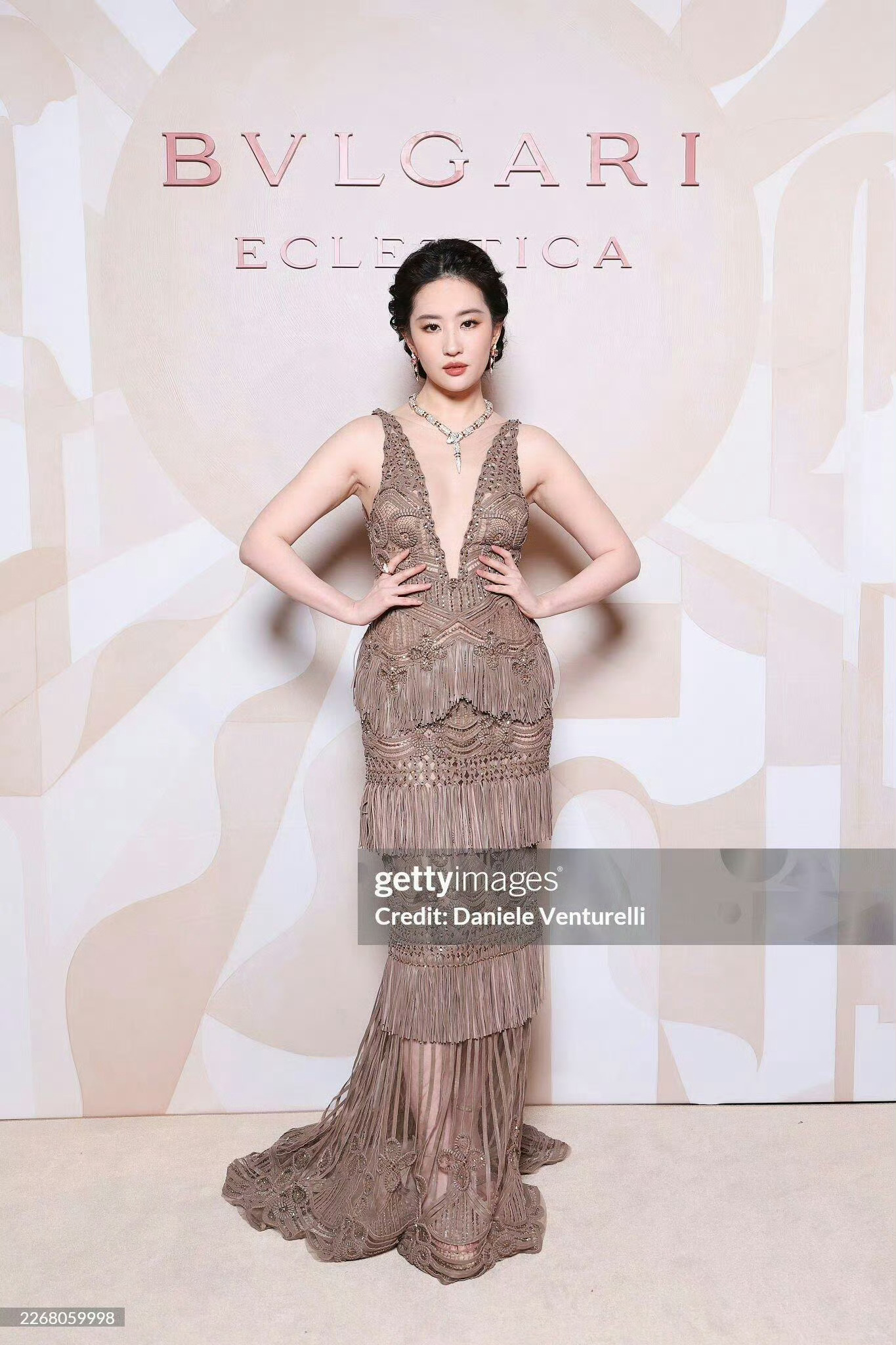 刘亦菲好美😍这个腰臀，这个背肌，这个线条！！完全神来的刘亦菲的权威无需多言