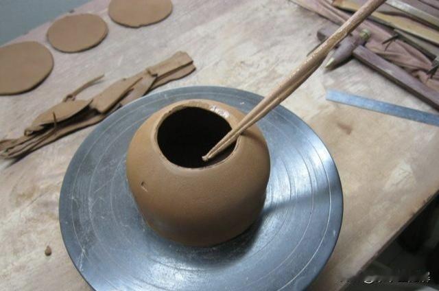 全手工壶泡茶真的更好喝？
很多壶友在后台问我：“老师，全手工壶比半手工壶贵好几倍