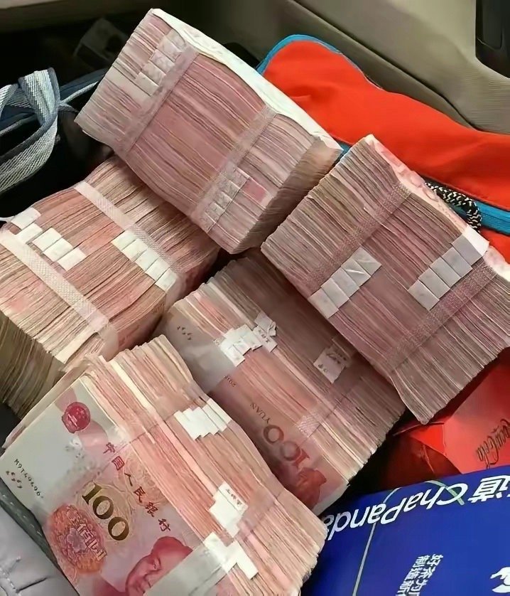 你发现没2024年工作不易对一个普通家庭夫妻双方都有稳定工作月入上万那是一件幸福
