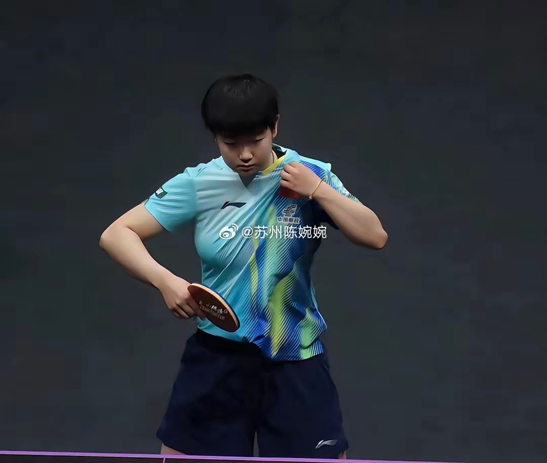 莎莎的好身材。偶尔看到这张截图，惊诧莎莎的身材真好啊。运动员经常穿着比较宽松的衣