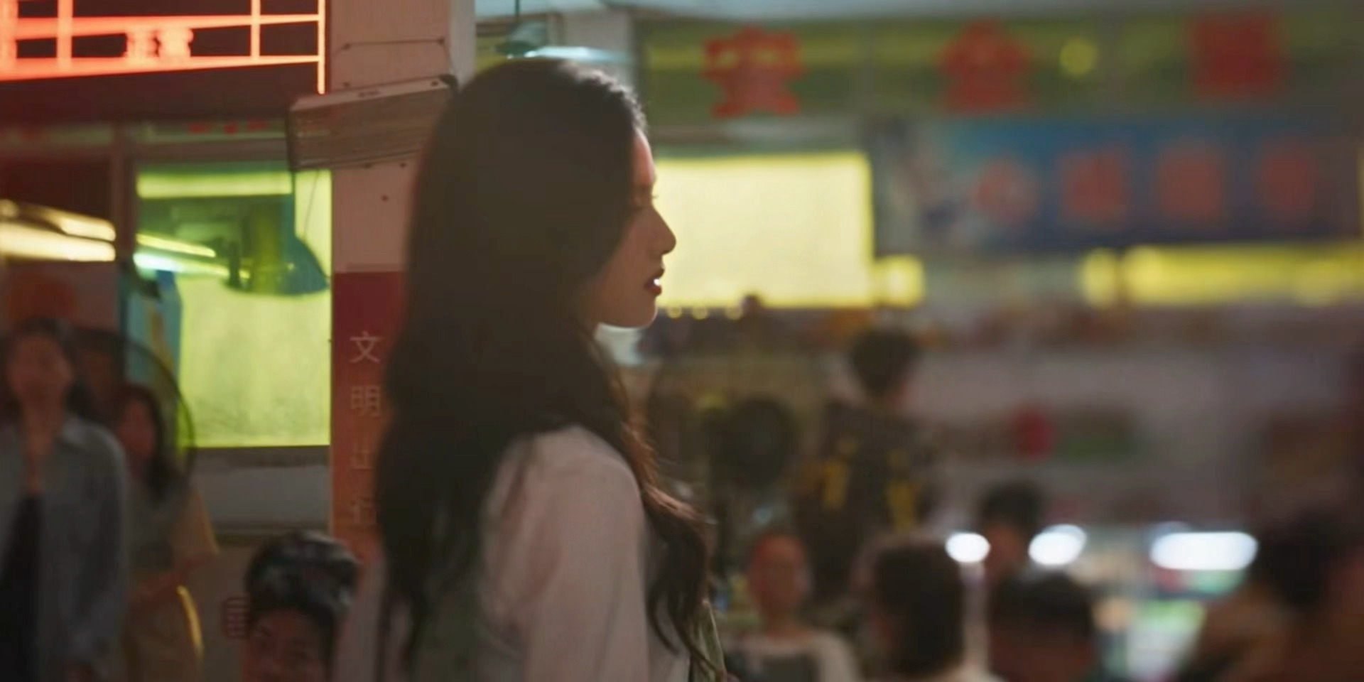打开野狗骨头看了一集，仪的脸好美。两位配音比预告好多了，小演员找的和成年版衔接度