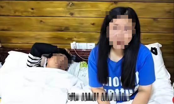 一对骑行的情侣到达拉萨以后，因为实在太累，就在宾馆开了房，大概是长途跋涉太久没洗