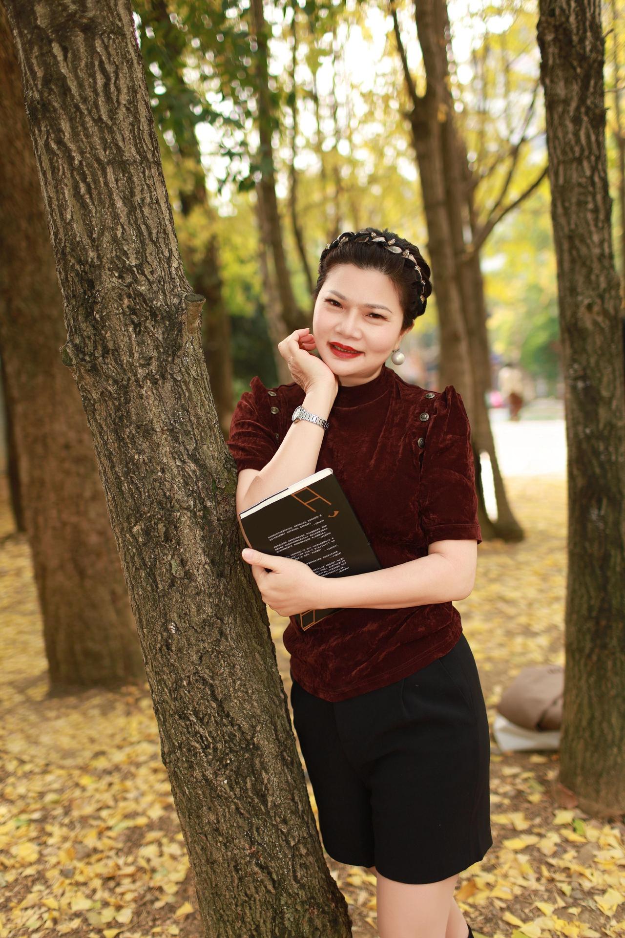 偶遇公园，银杏林中。随拒几张。我的旅拍足迹 爱拍照的我 每一个瞬间都是美丽的风景