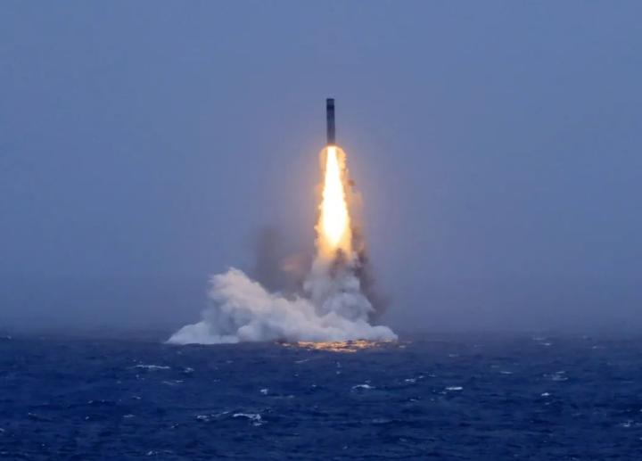 太霸气！7月6日，中国军方核潜艇深海亮剑，在太平洋海域试射导弹，操作合规全程坦荡