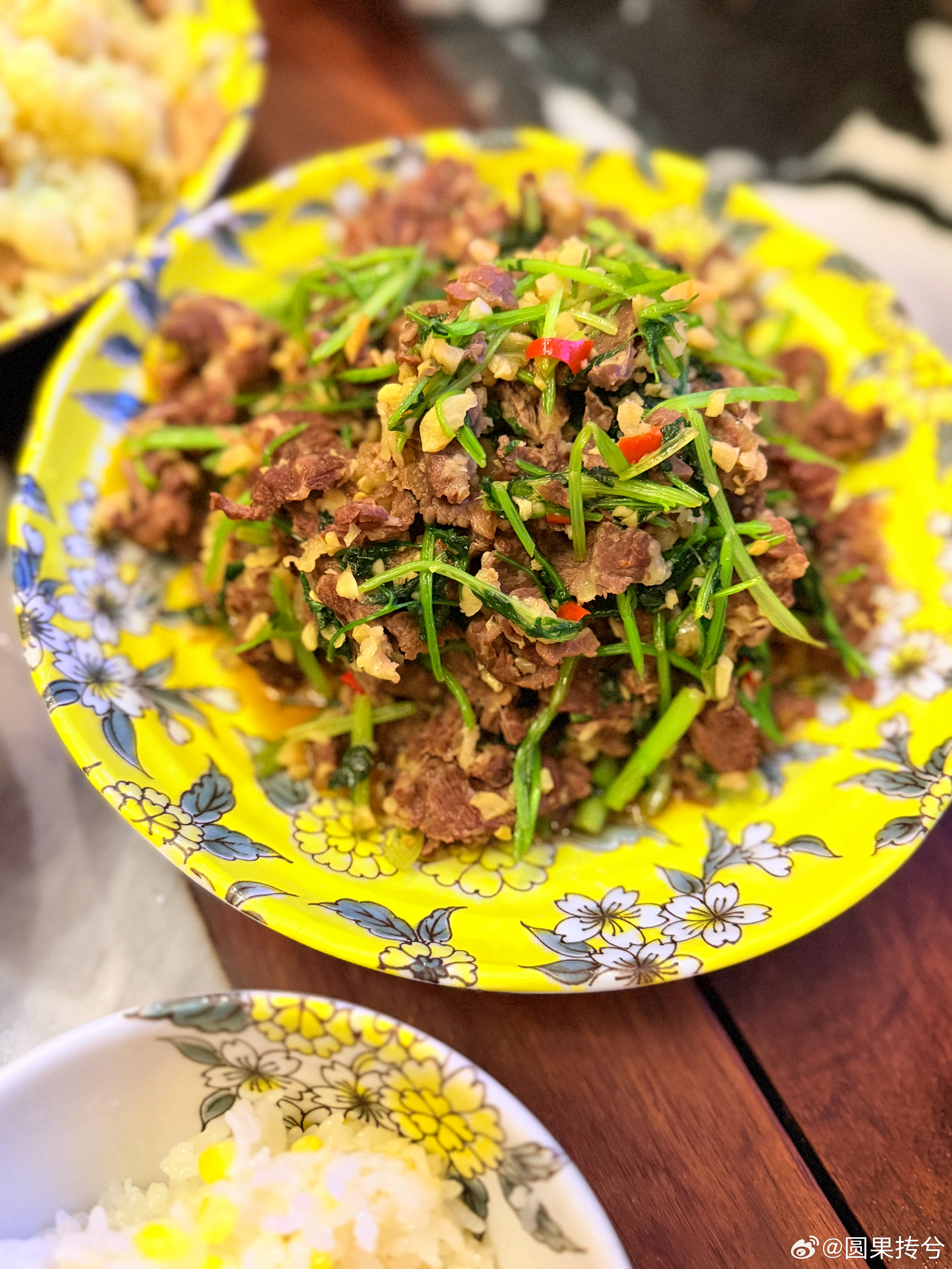 今年的新米🍚，配香菜炒吊龙[挤眼][挤眼] ​​​