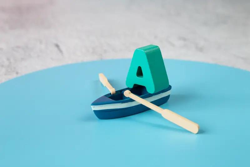 A股降温！

本次回调，是监管、国际环境与市场情绪的三重共振。

国内监管精准出