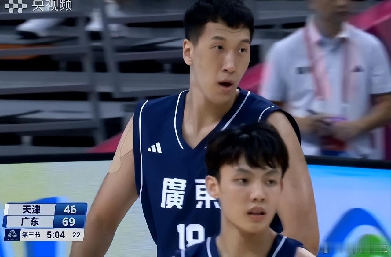 广东男篮淘汰赛全靠关键球员发挥，昨天打天津队得了42分大胜，直接晋级全运会半决赛