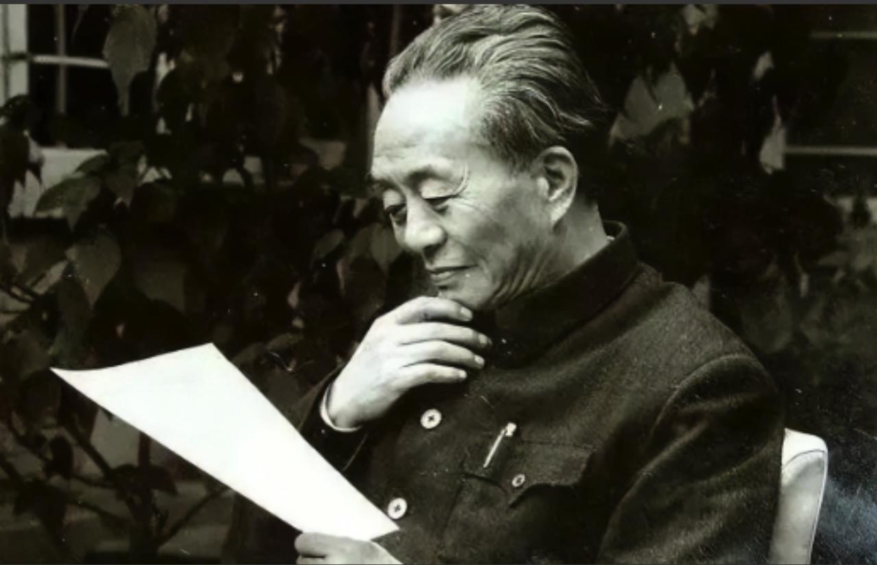 1910年，妻子难产两天生子，地主蒋忠樽没笑，转头就把娃送农妇养。刚拼死生下的亲