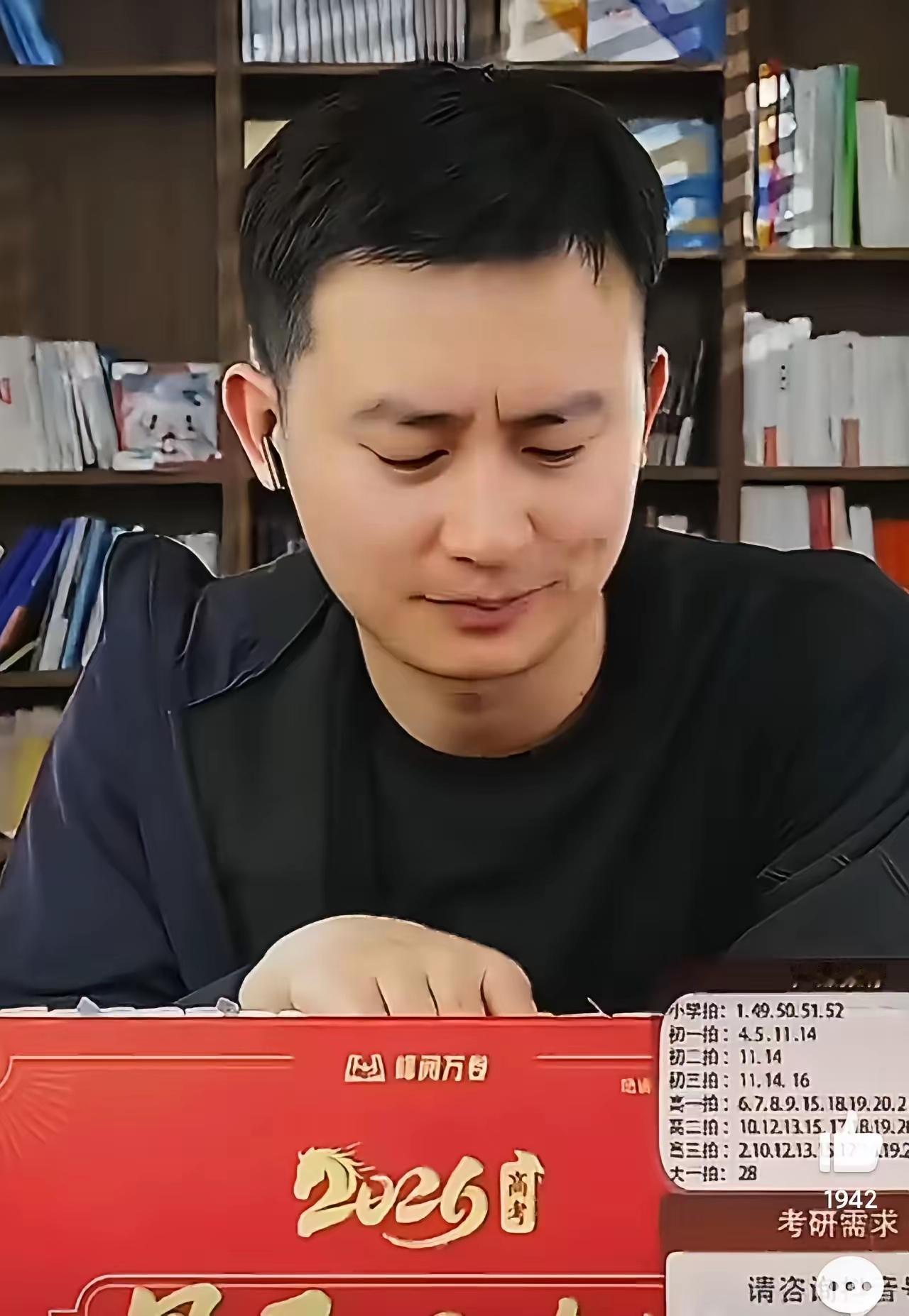 我远房表哥见过武亮
他说武亮根本不像网上传的那样。
以前总听人说他能接手掌柜全靠