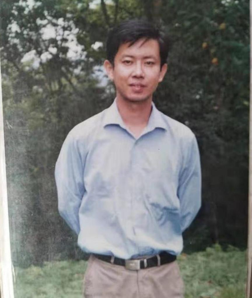 “我宁死也不道歉！”在乡镇执教19年优秀教师，在亲吻自己儿女后，来到长江大桥纵身
