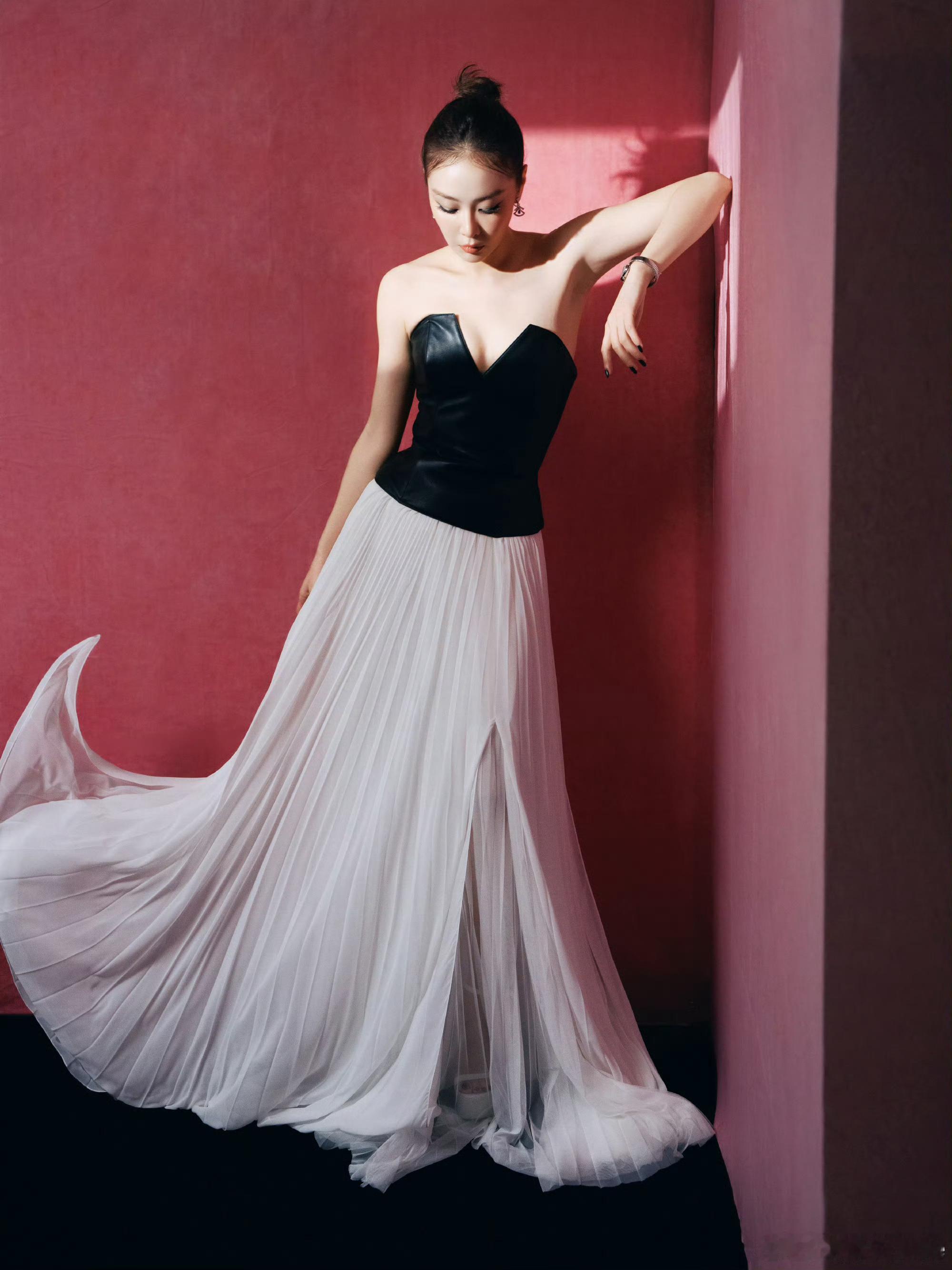 北京今天多少度高叶冷得直哆嗦 报！北京气温骤降，高叶在线演绎《论女明星的自我修养