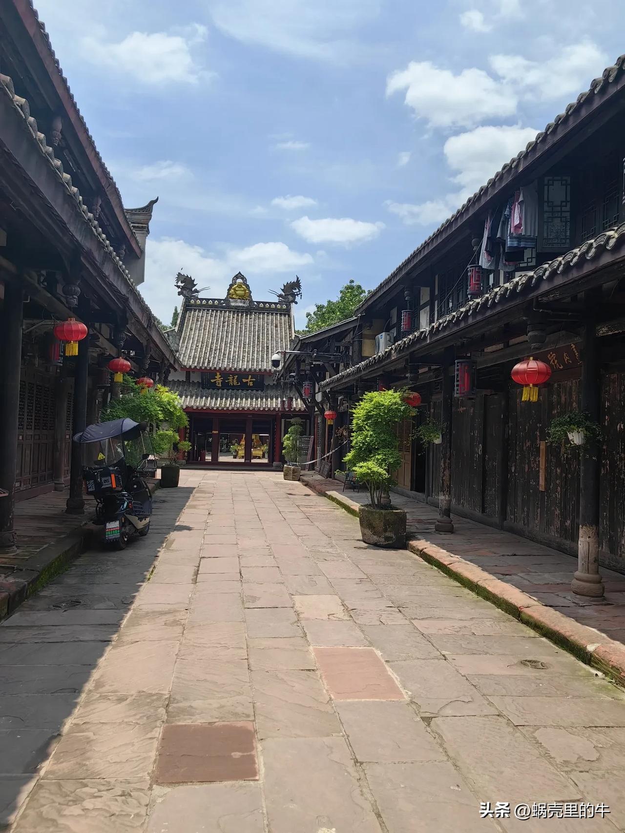每天一睁眼，
都是需要花钱的地方！
吃的、喝的、用的、
孩子的教育费、
父母的医